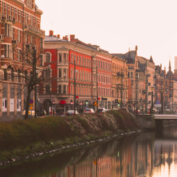 Bild på en kanal i Malmö